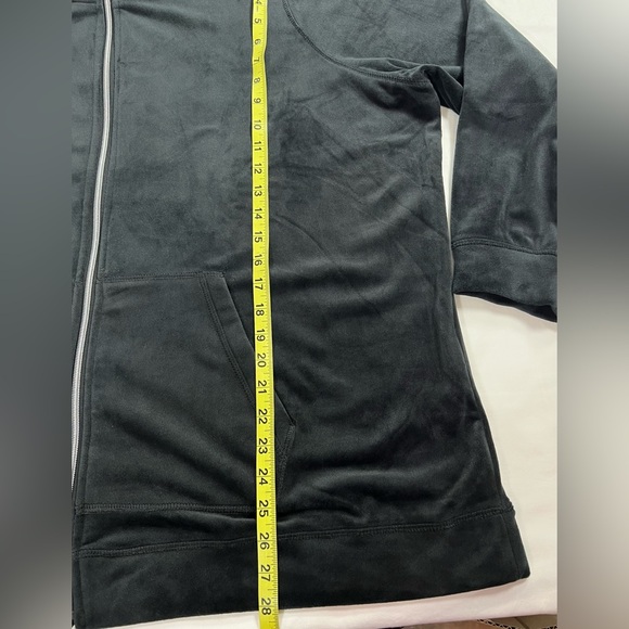 Isaac Mizrahi women Velour Sweatshirt Black plus size 2X Long Sleeves Zipper - Picture 6 of 6